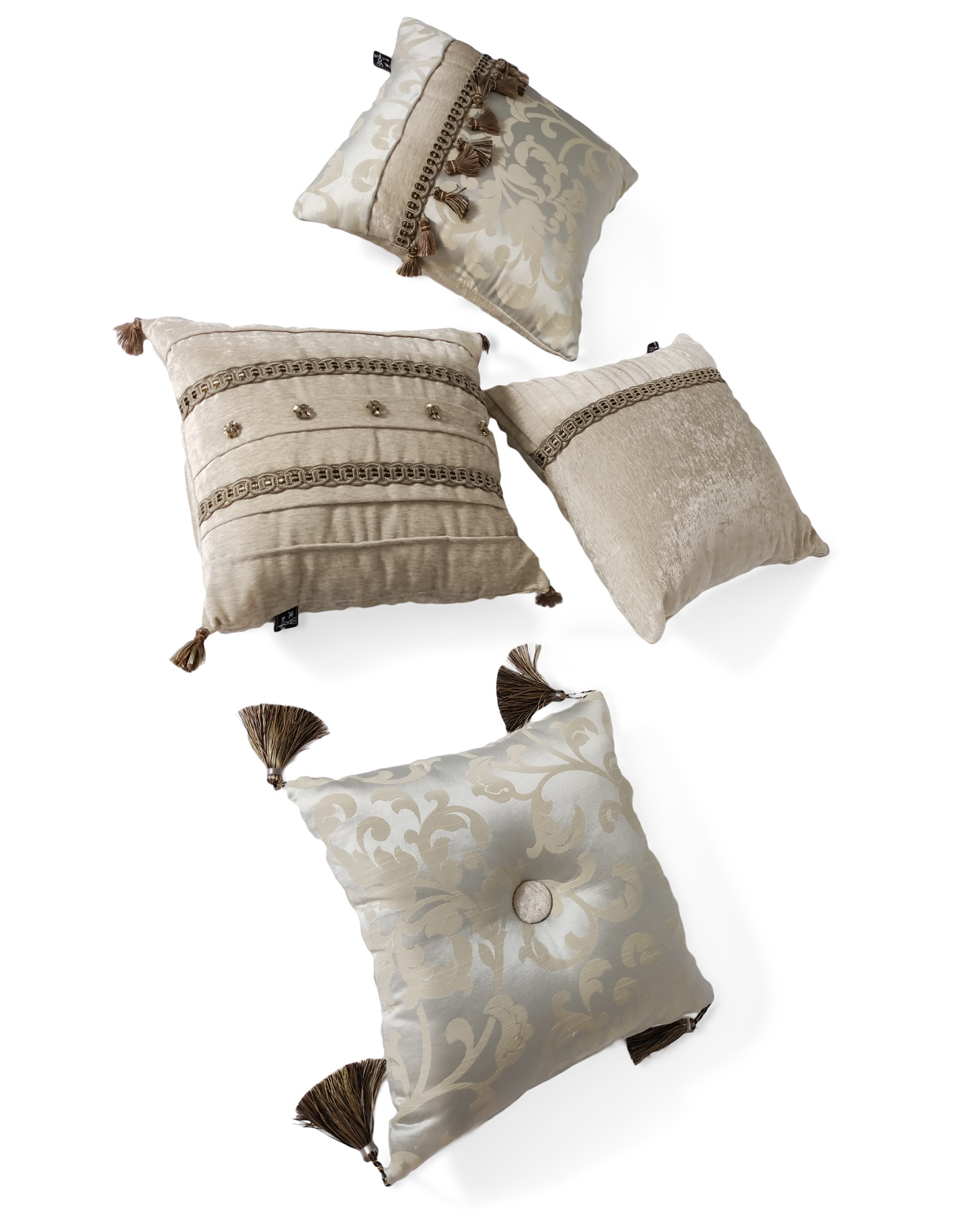 decorative_cushions_with_tassels_buttons_and_braid_2_1