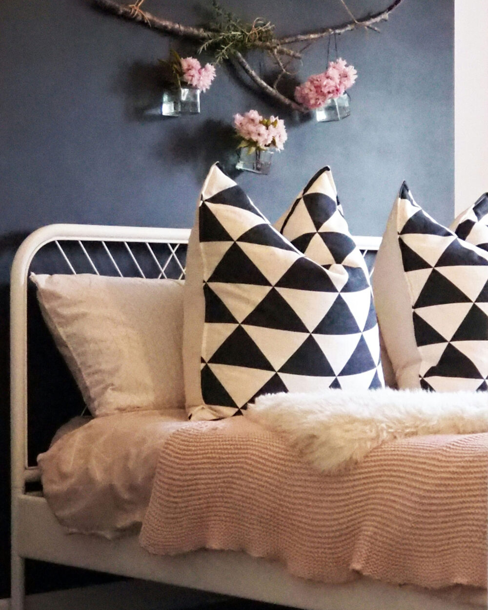 Cushion Lifestyle 2 scaled